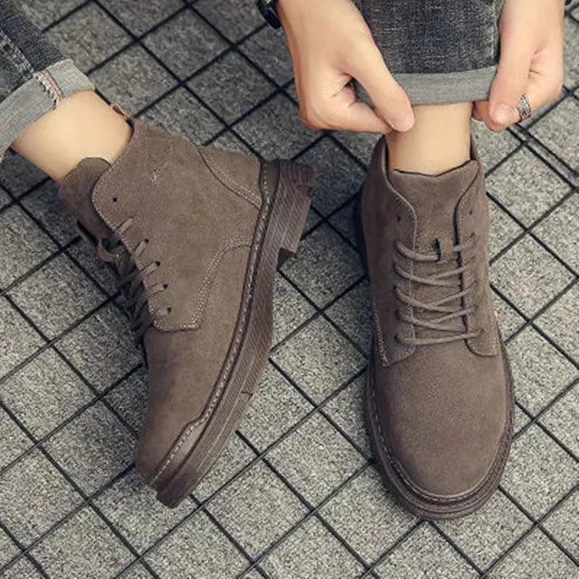 Adrian | Klassische Wildleder-Schnürstiefel für Herren