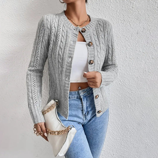 Amelia | Warme Zopfstrickjacke mit Knöpfen für Damen
